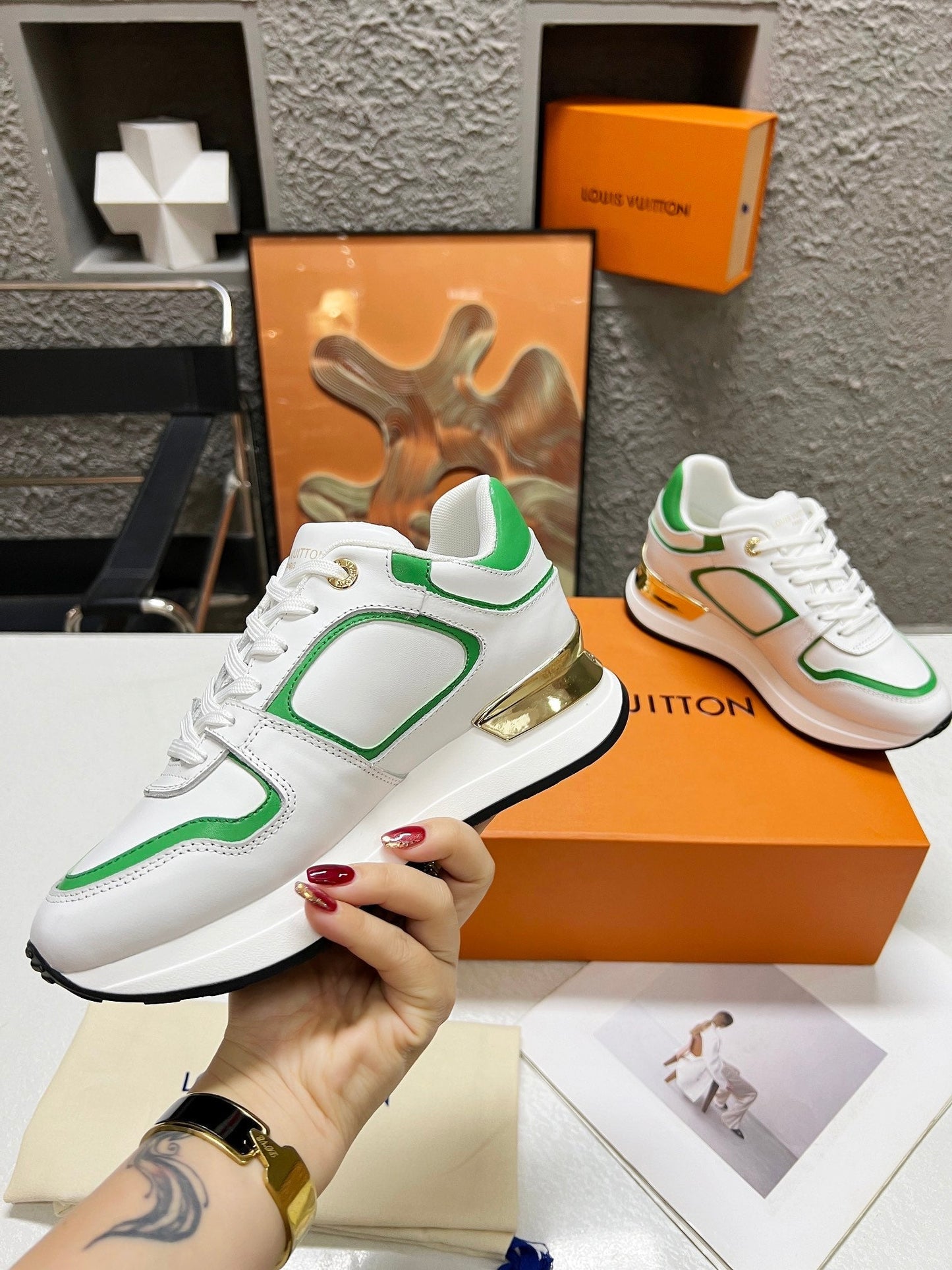 LV WOMEN SNEAKER IN WHITE MIX GREEN CALFSKIN - 35