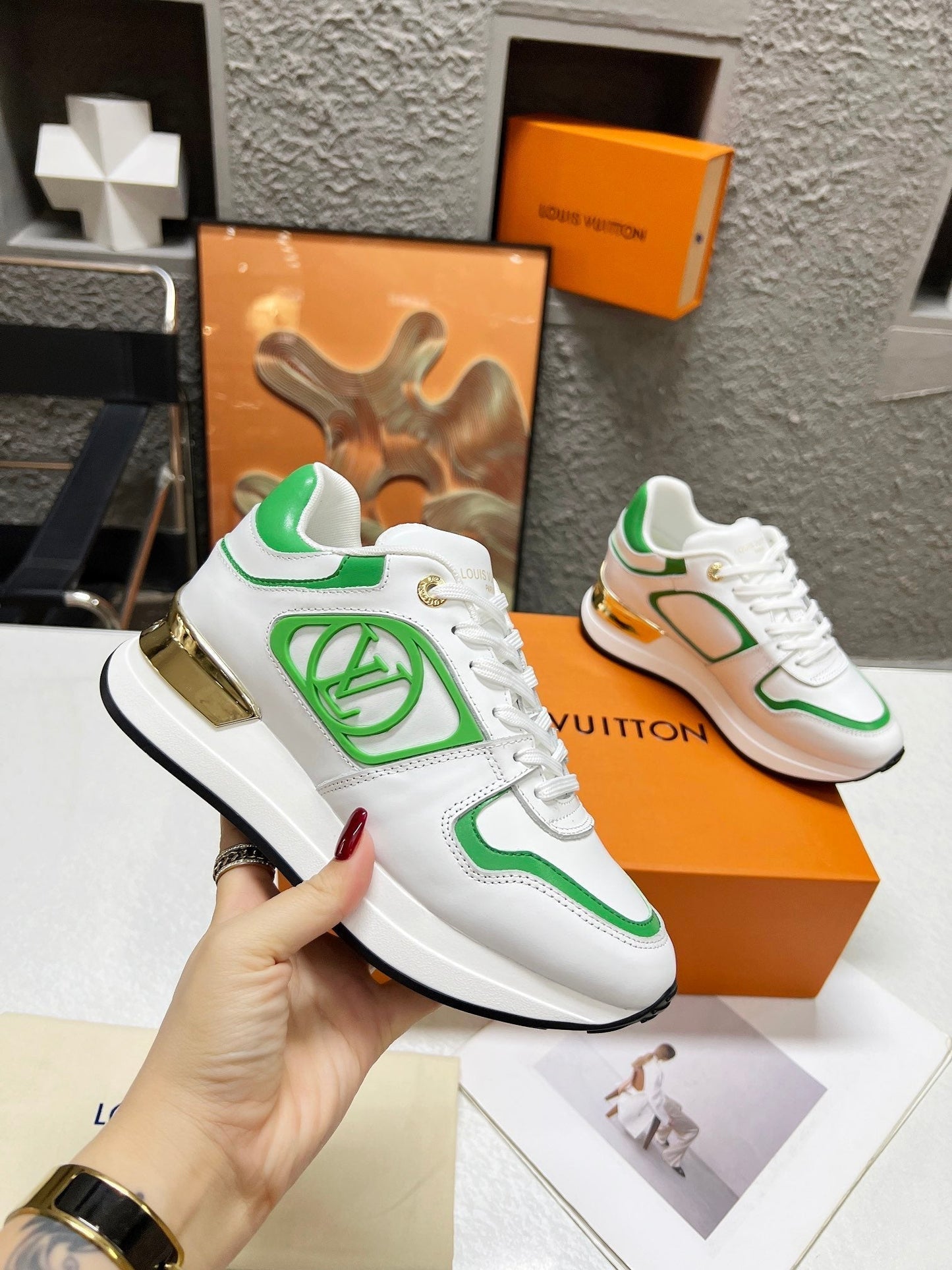LV WOMEN SNEAKER IN WHITE MIX GREEN CALFSKIN - 35