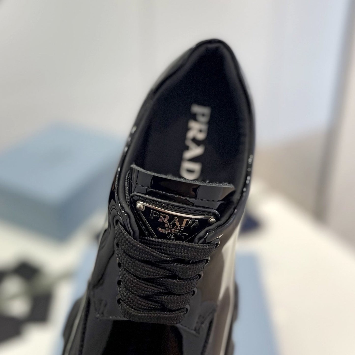 MONOLITH LACE-UP LOAFER IN BLACK GLOSSY CALFSKIN ATTACHED TRIANGLE LOGO - 35
