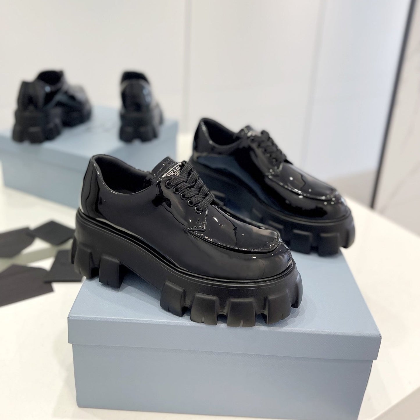 MONOLITH LACE-UP LOAFER IN BLACK GLOSSY CALFSKIN ATTACHED TRIANGLE LOGO - 35