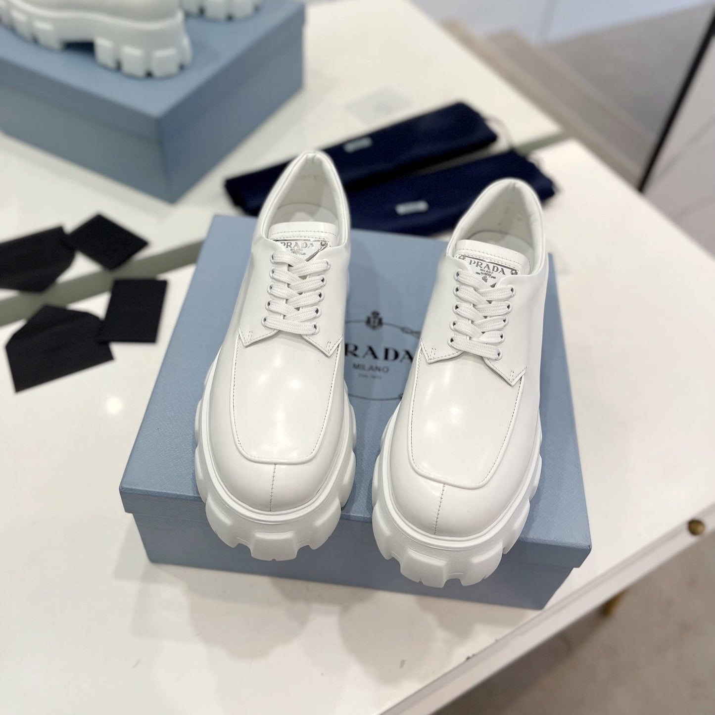 MONOLITH LACE-UP LOAFER IN WHITE CALFSKIN ATTACHED TRIANGLE LOGO - 35