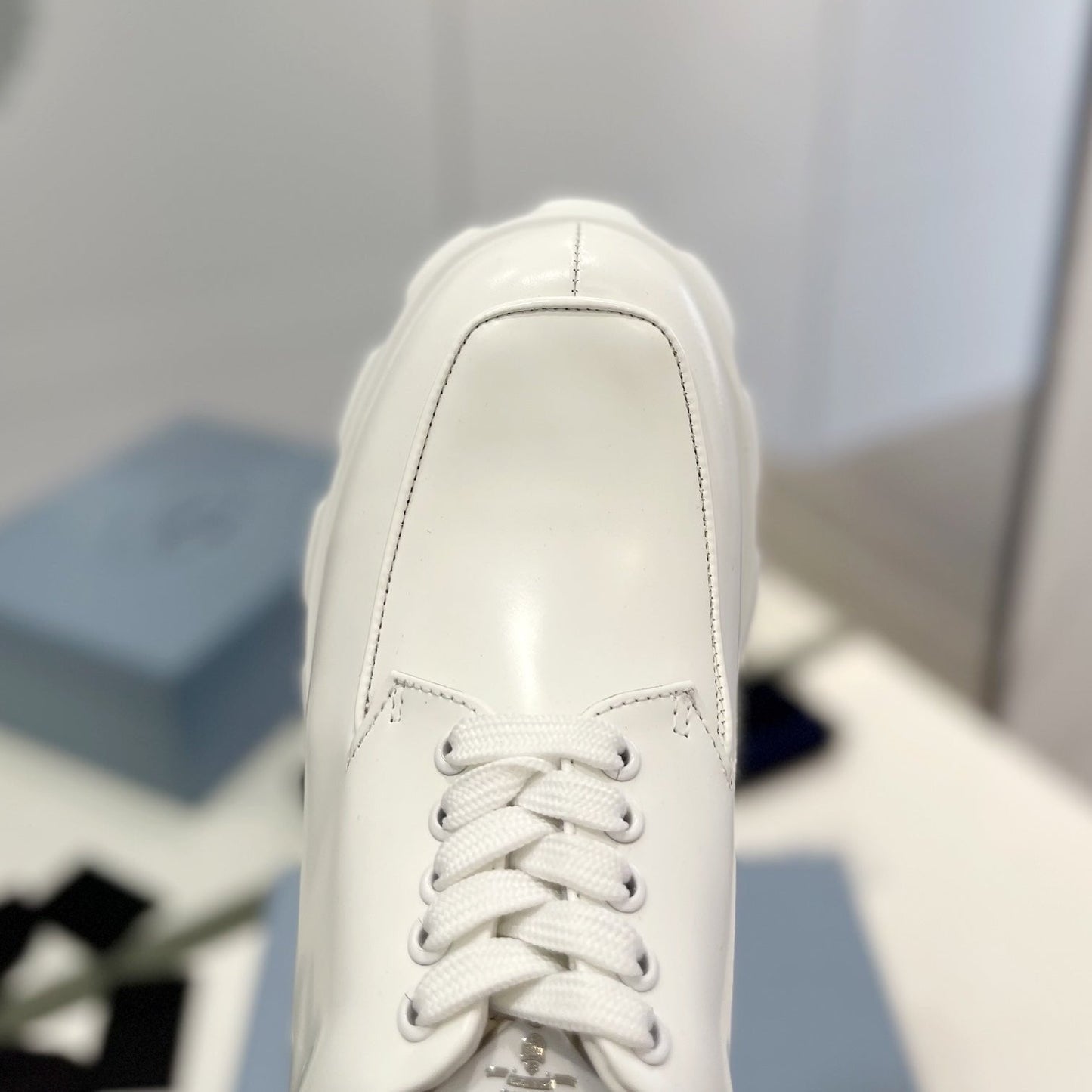 MONOLITH LACE-UP LOAFER IN WHITE CALFSKIN ATTACHED TRIANGLE LOGO - 35
