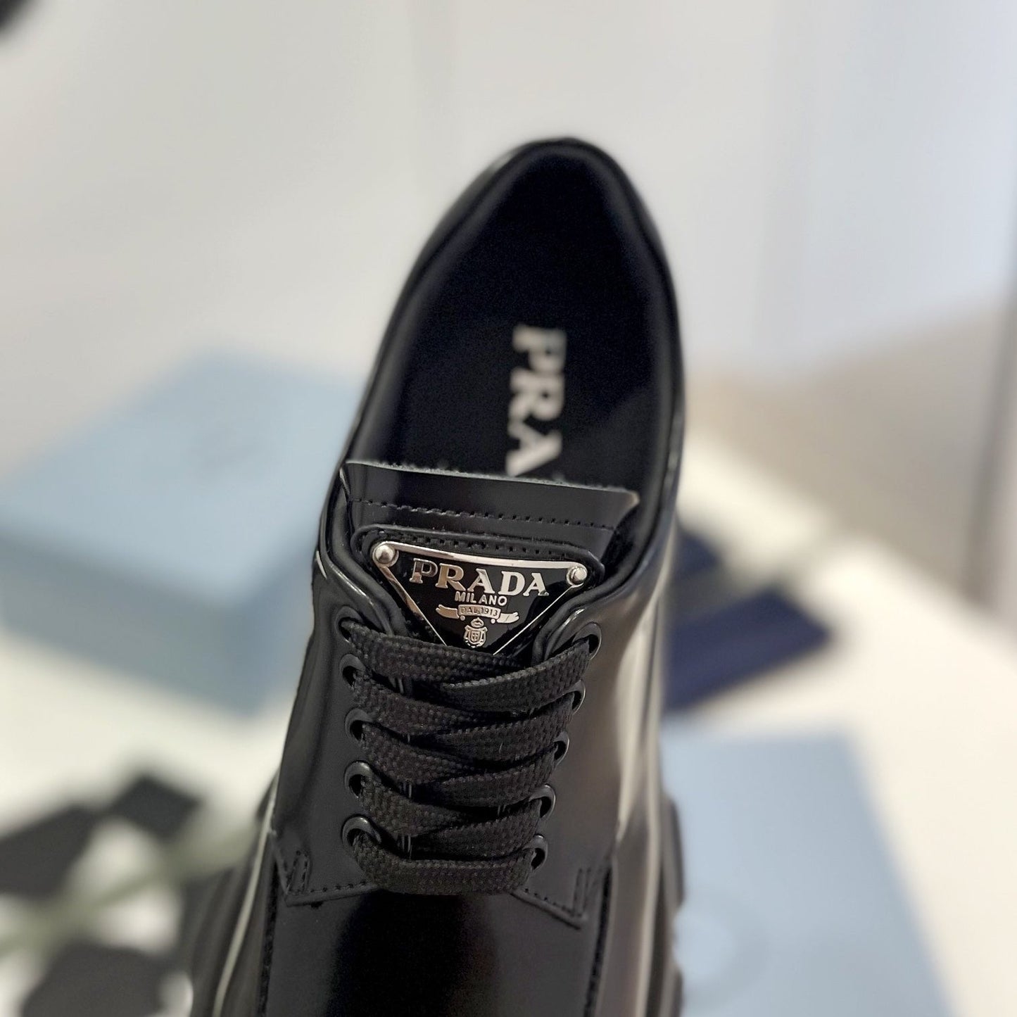 MONOLITH LACE-UP LOAFER IN BLACK CALFSKIN ATTACHED TRIANGLE LOGO - 35