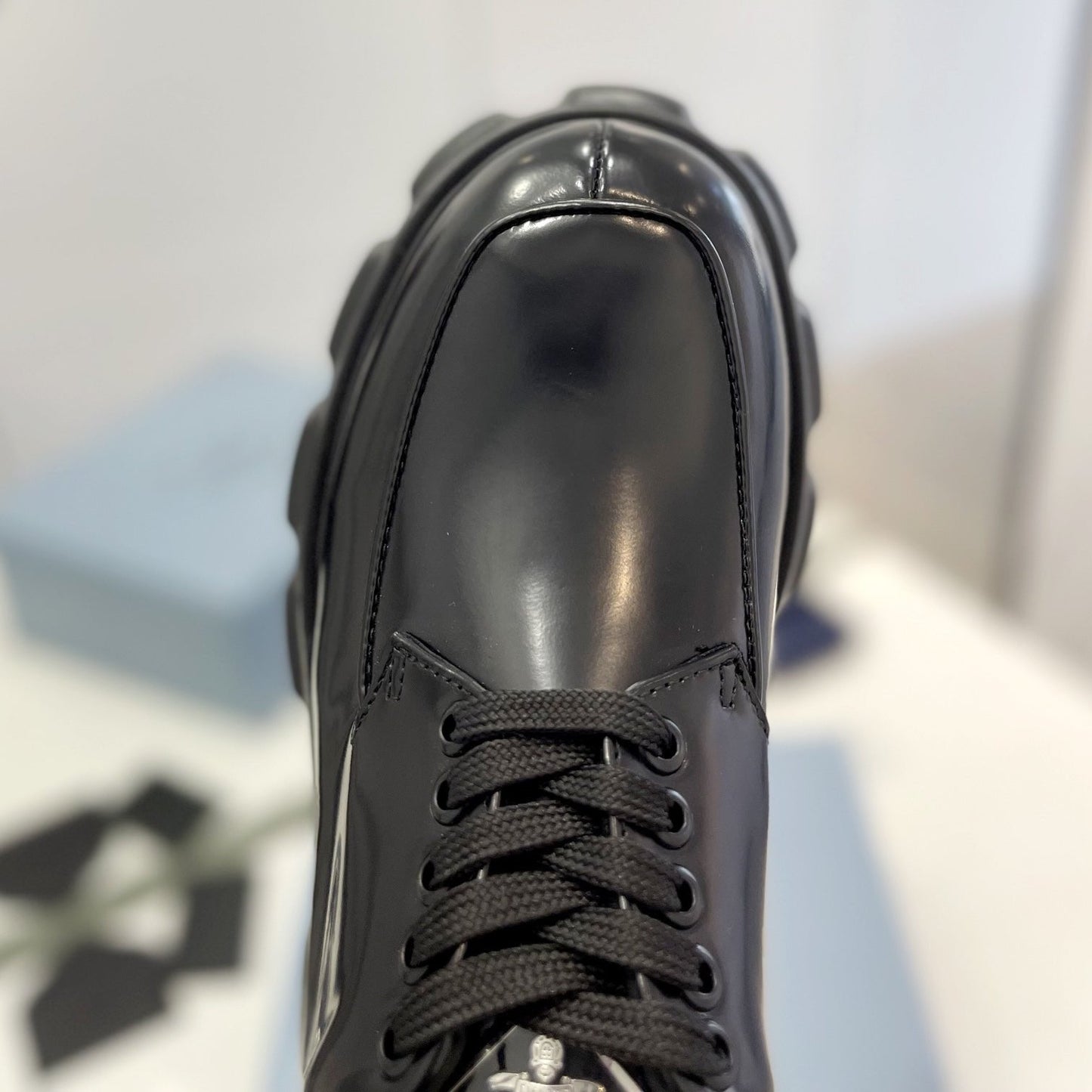 MONOLITH LACE-UP LOAFER IN BLACK CALFSKIN ATTACHED TRIANGLE LOGO - 35