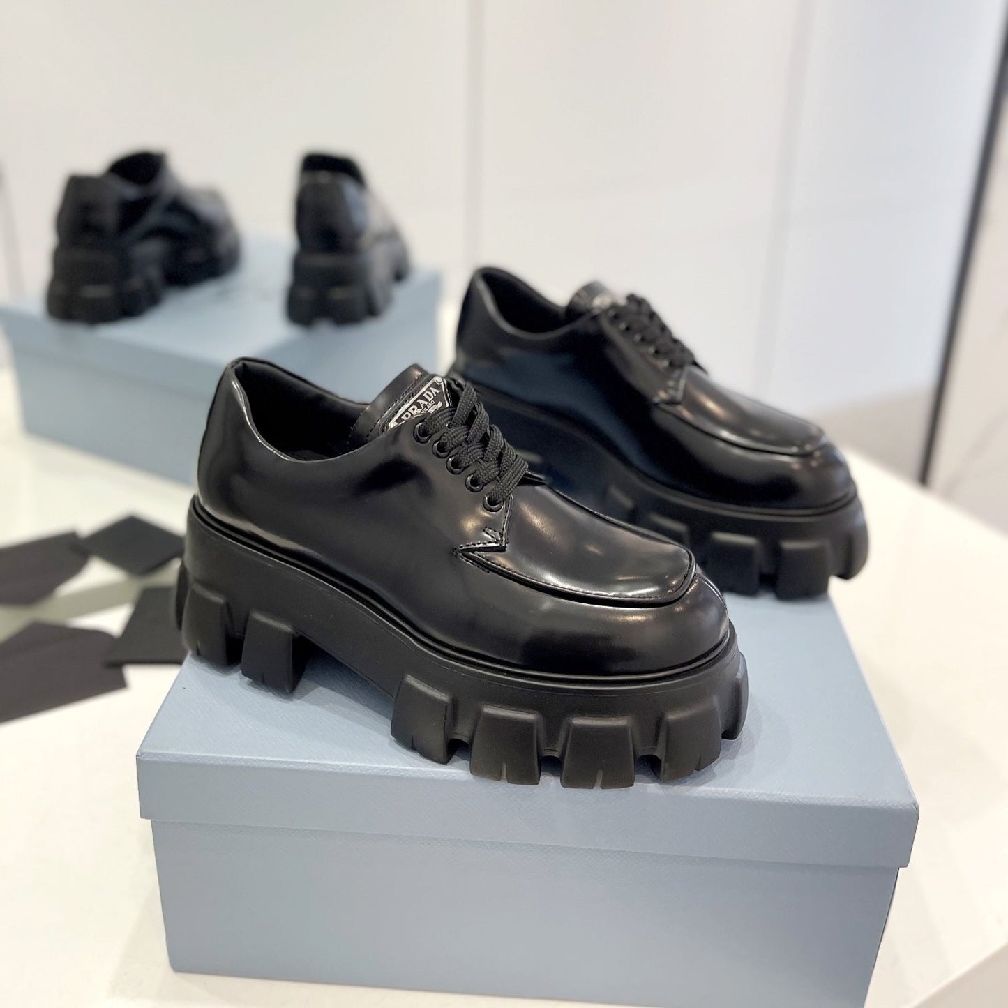 MONOLITH LACE-UP LOAFER IN BLACK CALFSKIN ATTACHED TRIANGLE LOGO - 35
