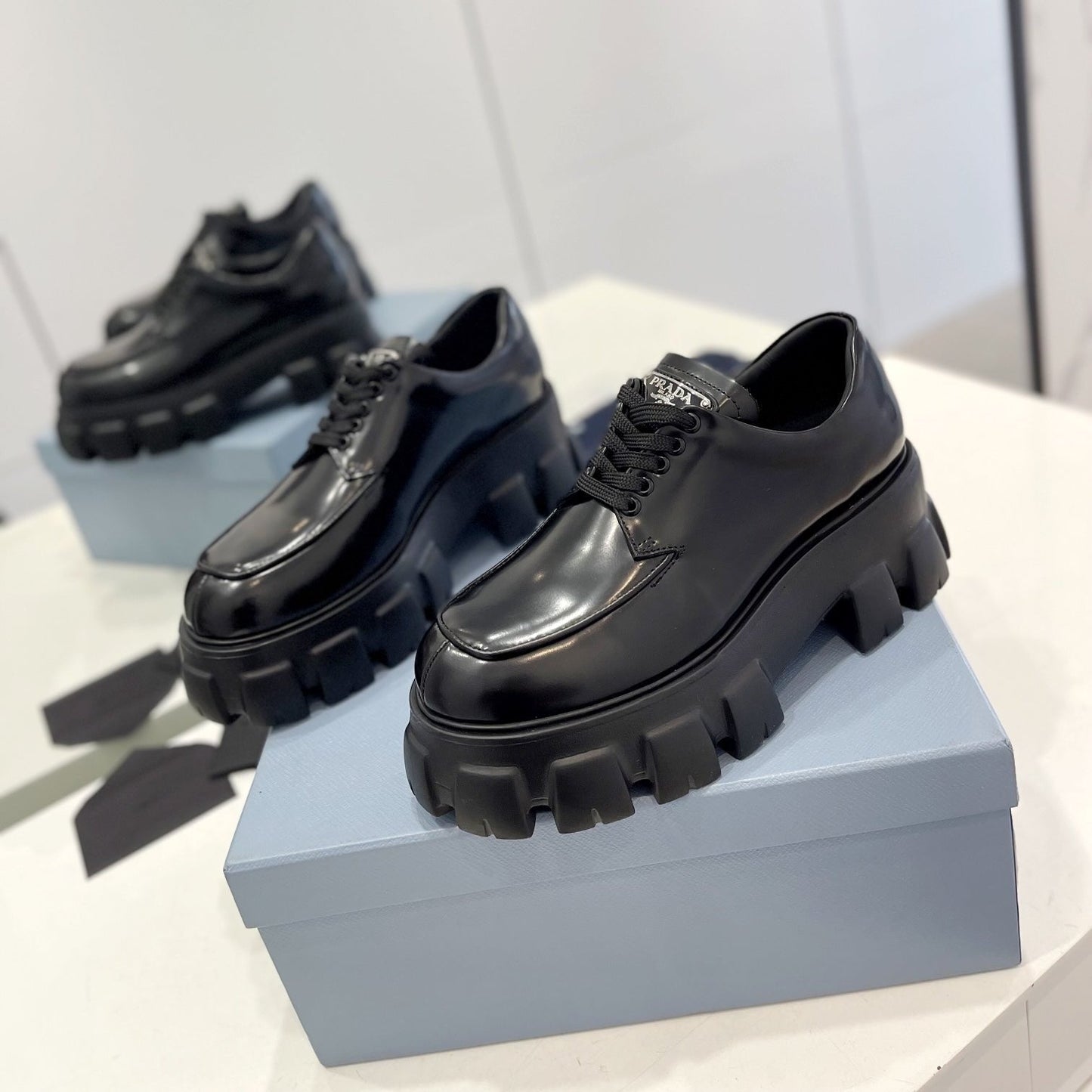 MONOLITH LACE-UP LOAFER IN BLACK CALFSKIN ATTACHED TRIANGLE LOGO - 35