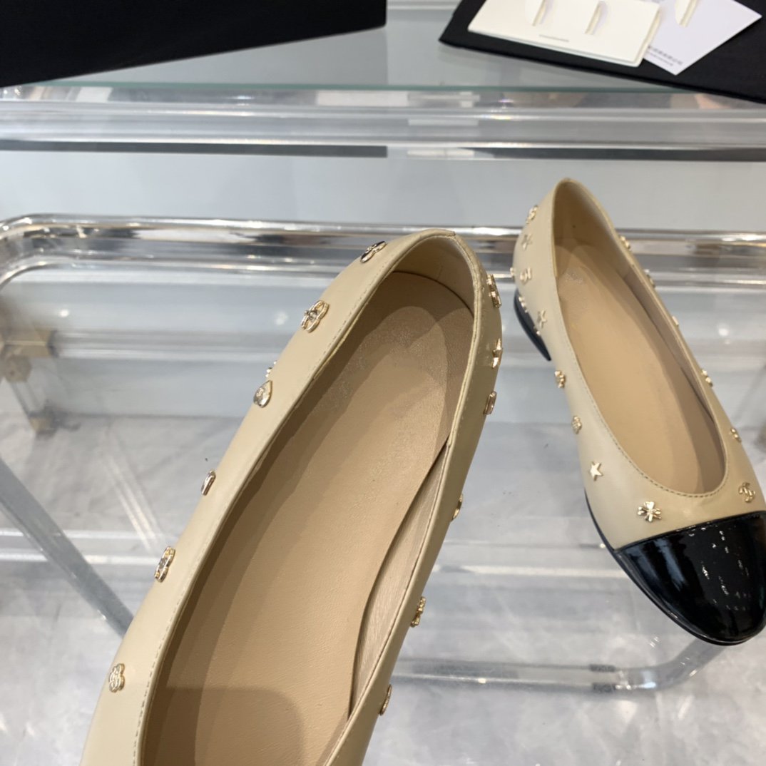 ballet flat beige black lamskin with multi logo - 35