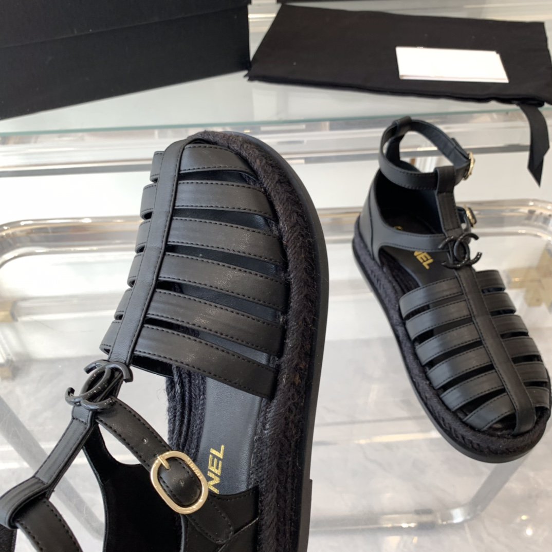 cc medium roman sandals black lambskin - 35