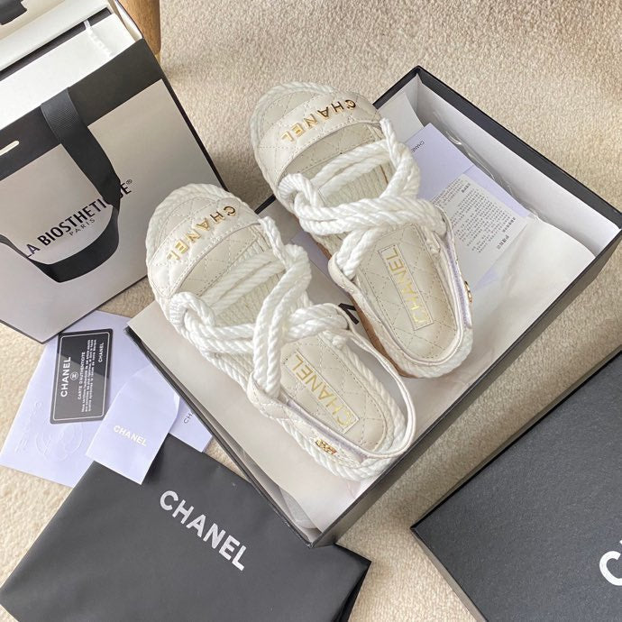 CC QUILTED SANDALS IN WHITE CALFSKIN - 35