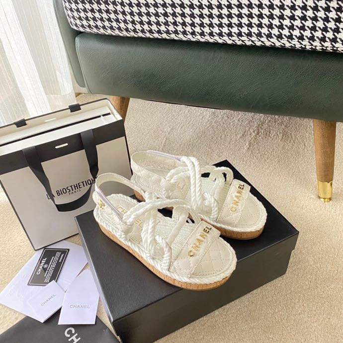 CC QUILTED SANDALS IN WHITE CALFSKIN - 35
