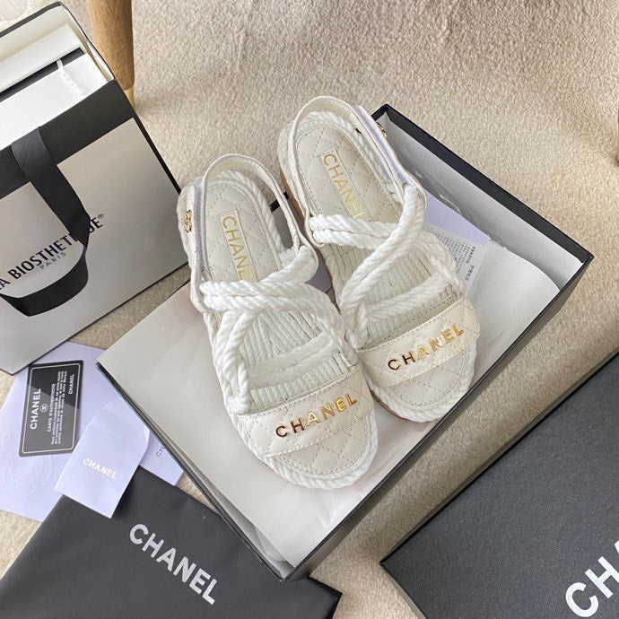 CC QUILTED SANDALS IN WHITE CALFSKIN - 35