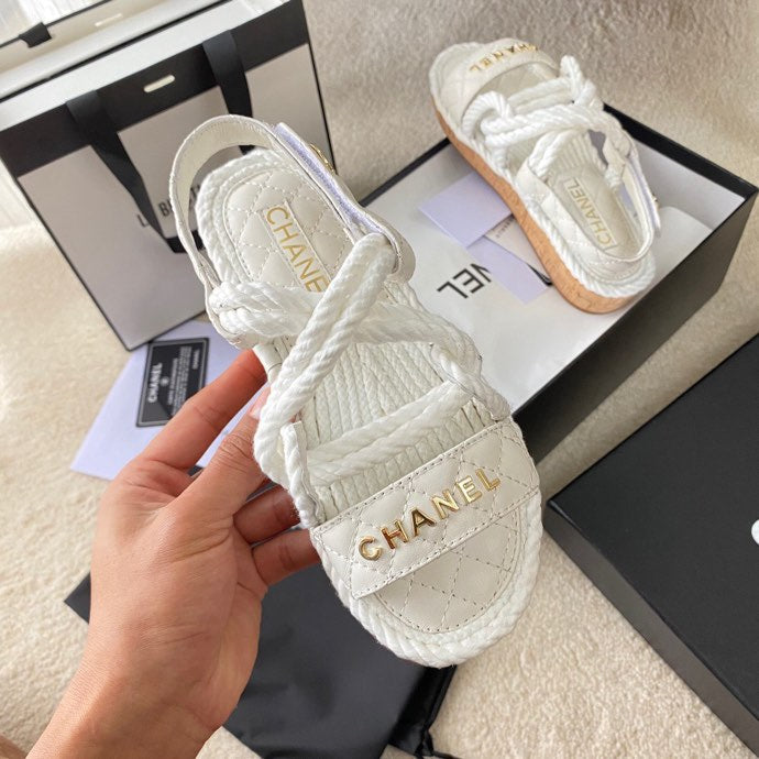 CC QUILTED SANDALS IN WHITE CALFSKIN - 35