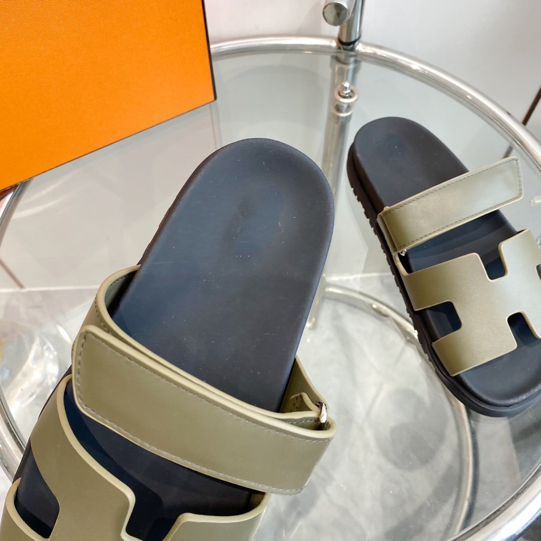 Chypre Sandal Clay Mastic Calfskin Leather - 35