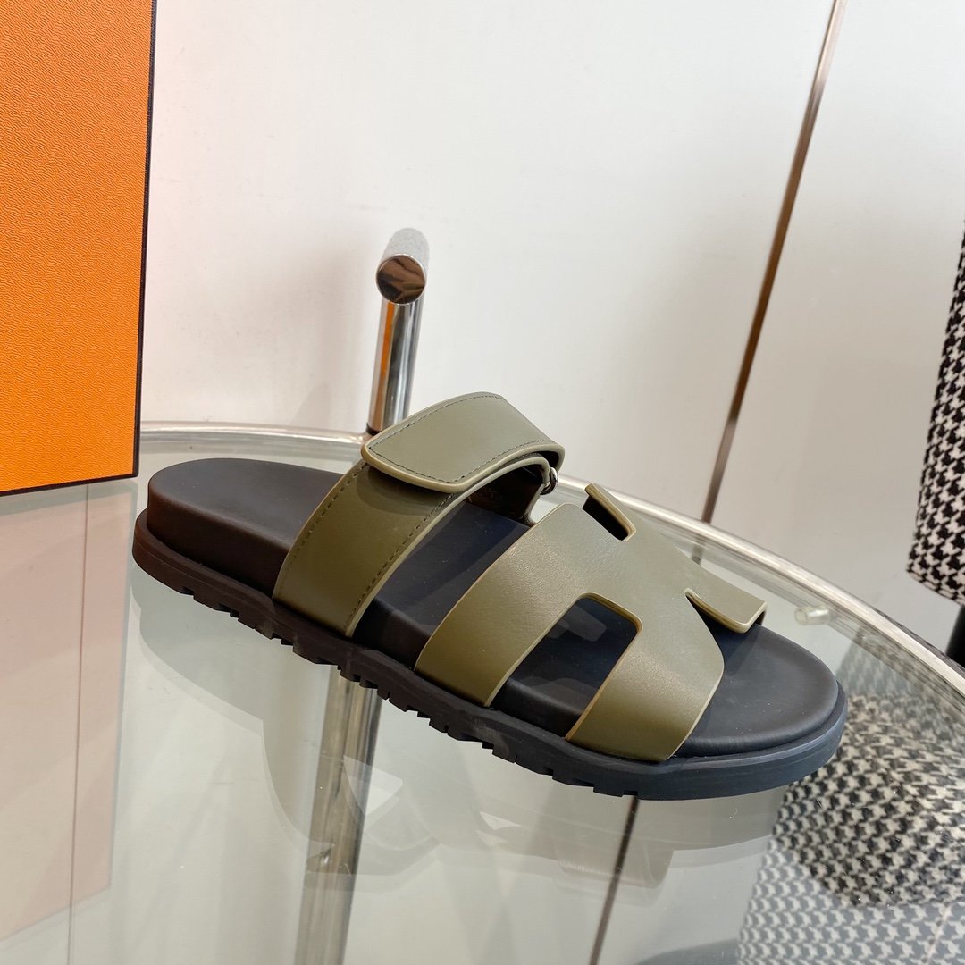 Chypre Sandal Clay Mastic Calfskin Leather - 35