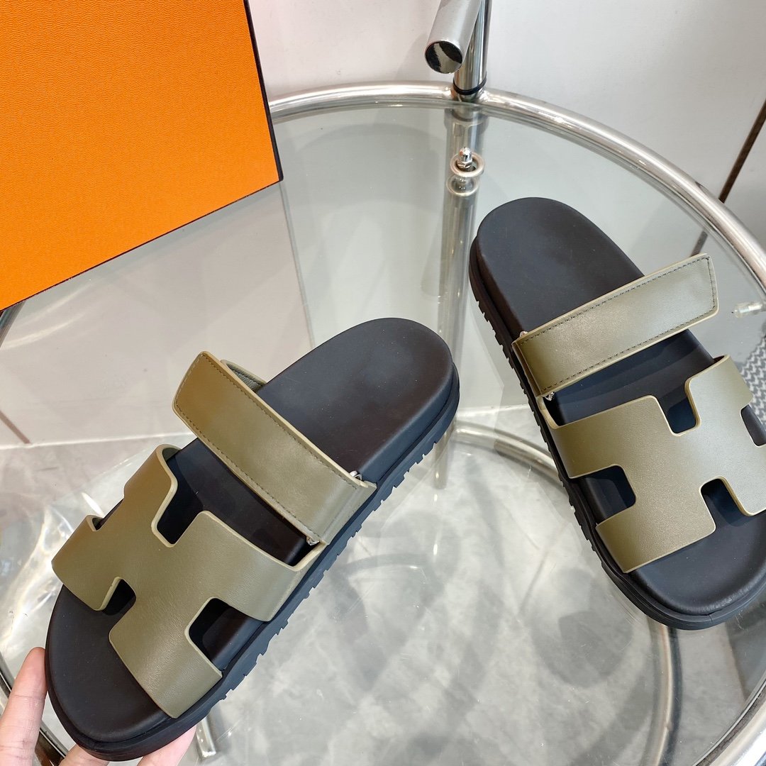 Chypre Sandal Clay Mastic Calfskin Leather - 35