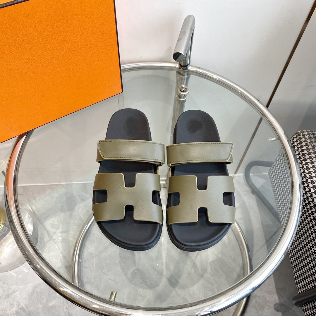 Chypre Sandal Clay Mastic Calfskin Leather - 35