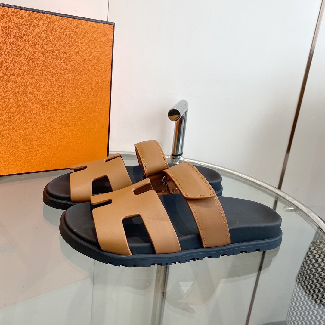Chypre Sandal Brown Mastic Calfskin Leather - 35