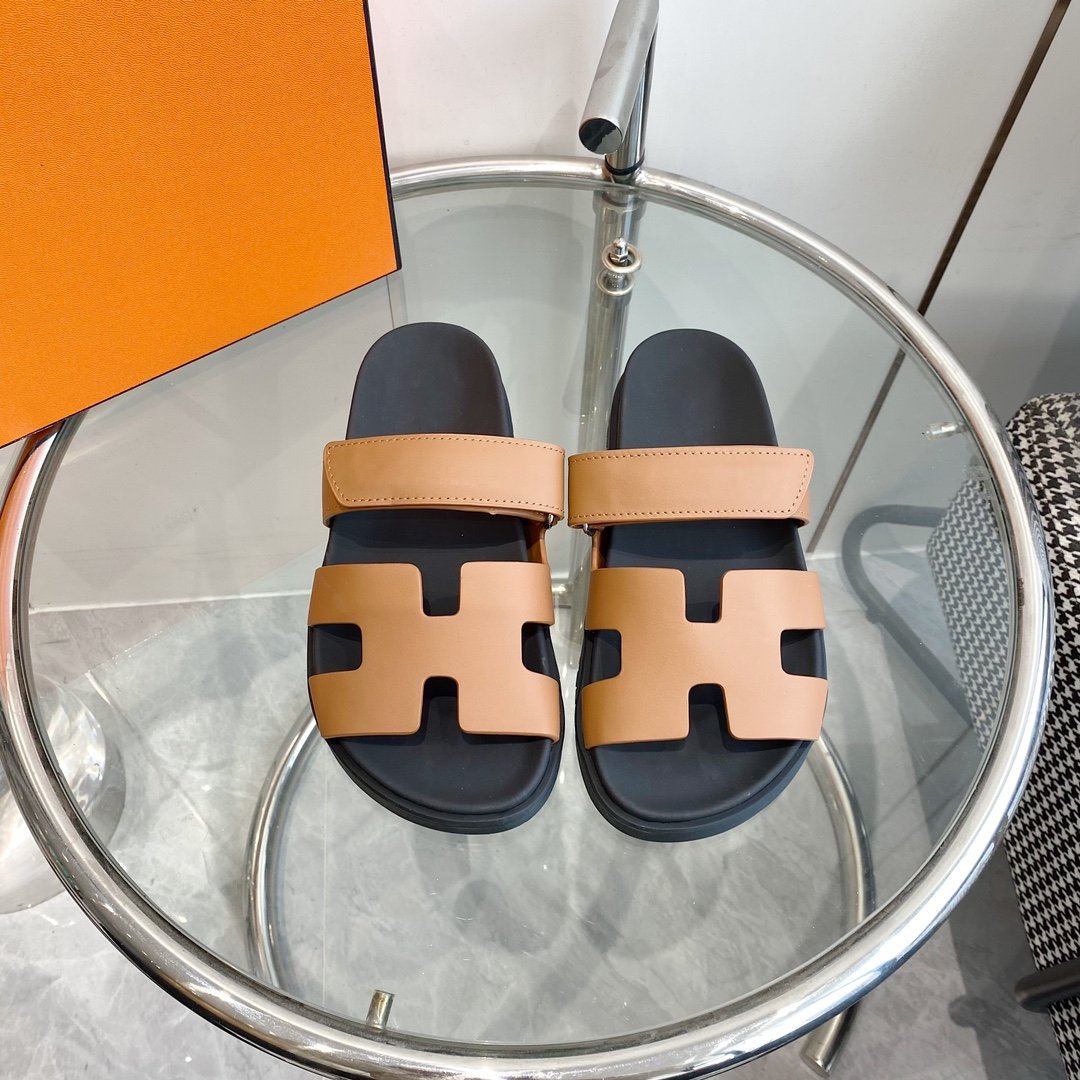 Chypre Sandal Brown Mastic Calfskin Leather - 35