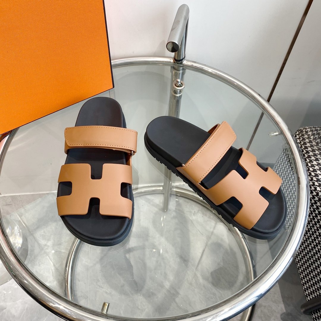 Chypre Sandal Brown Mastic Calfskin Leather - 35