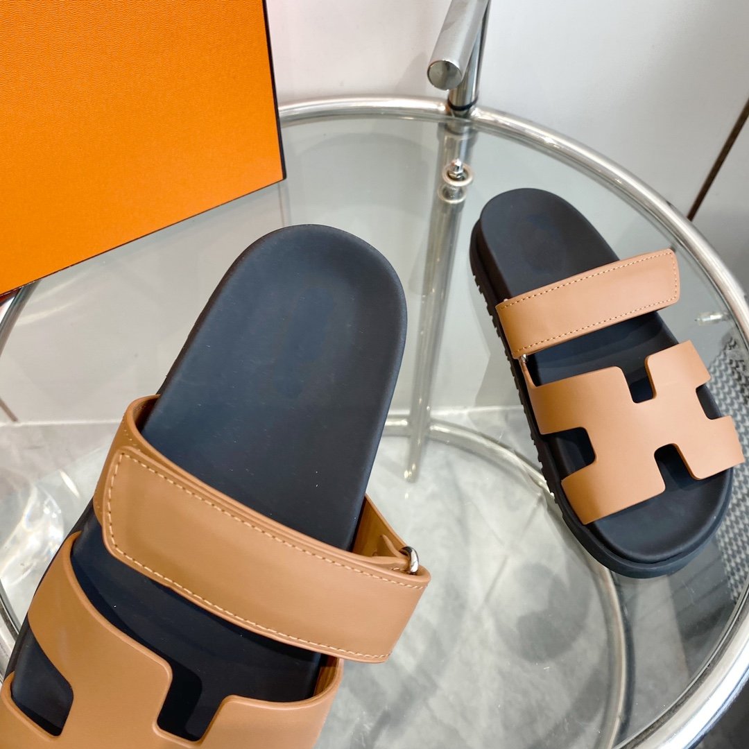 Chypre Sandal Brown Mastic Calfskin Leather - 35