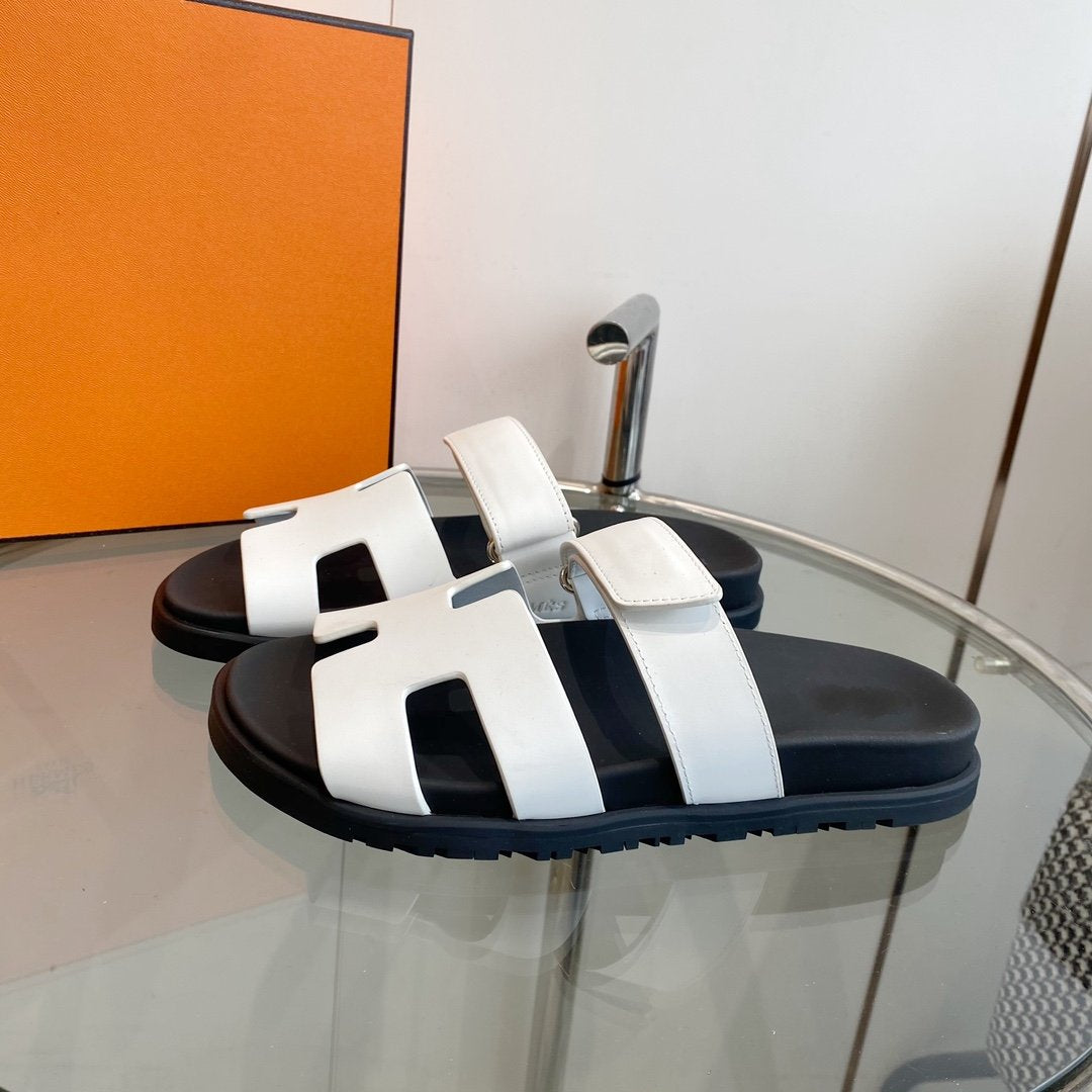 Chypre Sandal White Mastic Calfskin Leather - 35