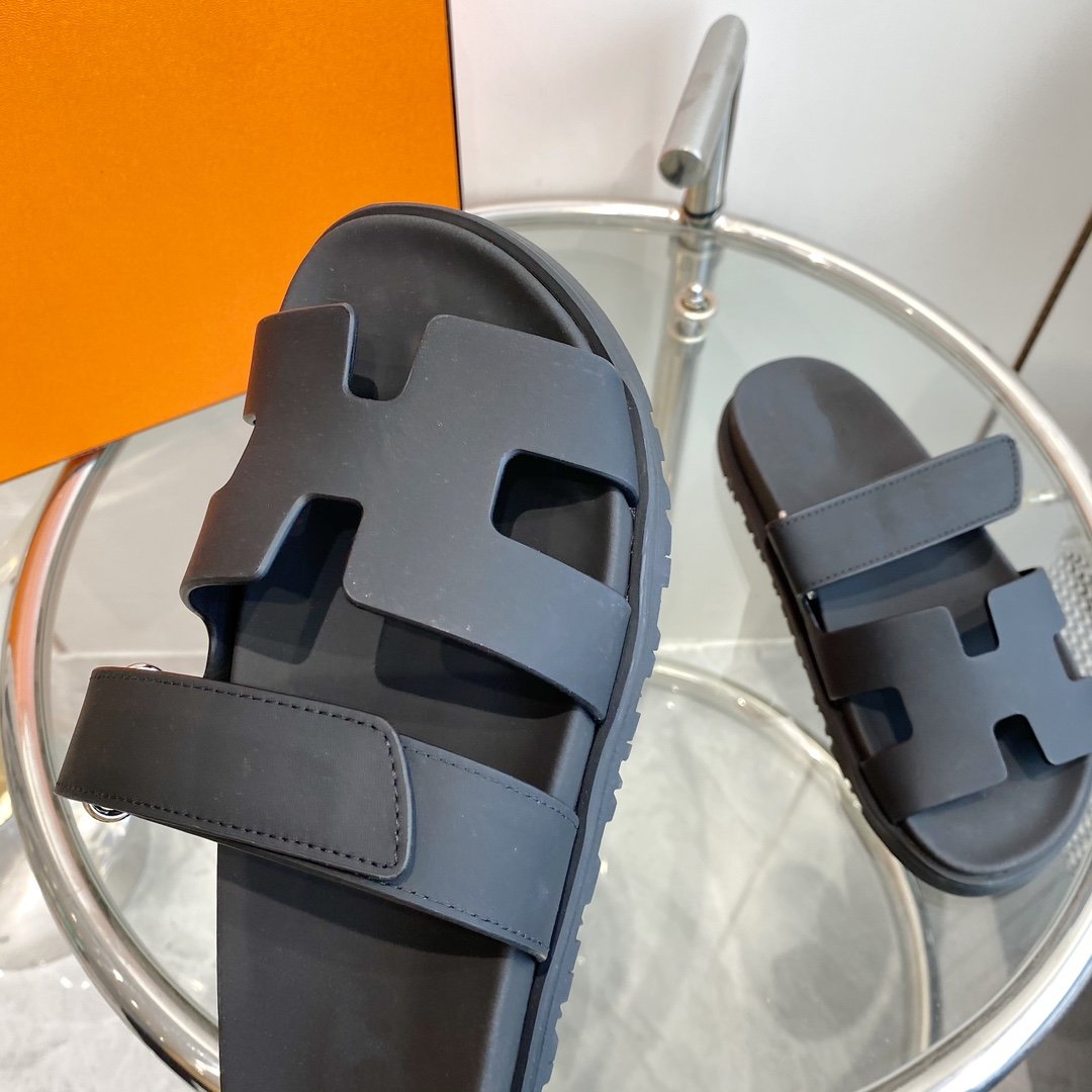 Chypre Sandal Black Mastic Calfskin Leather - 35