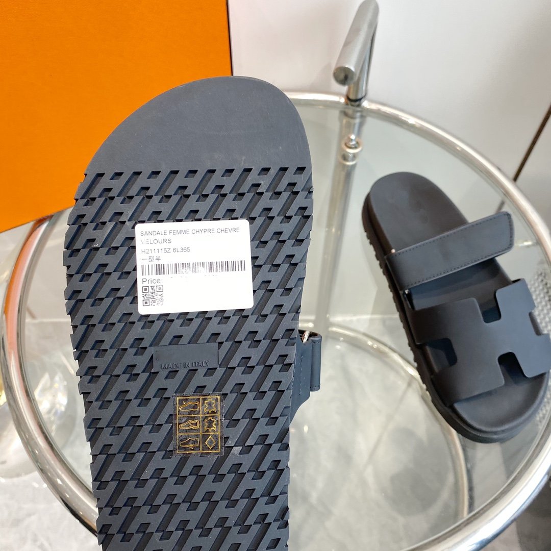 Chypre Sandal Black Mastic Calfskin Leather - 35