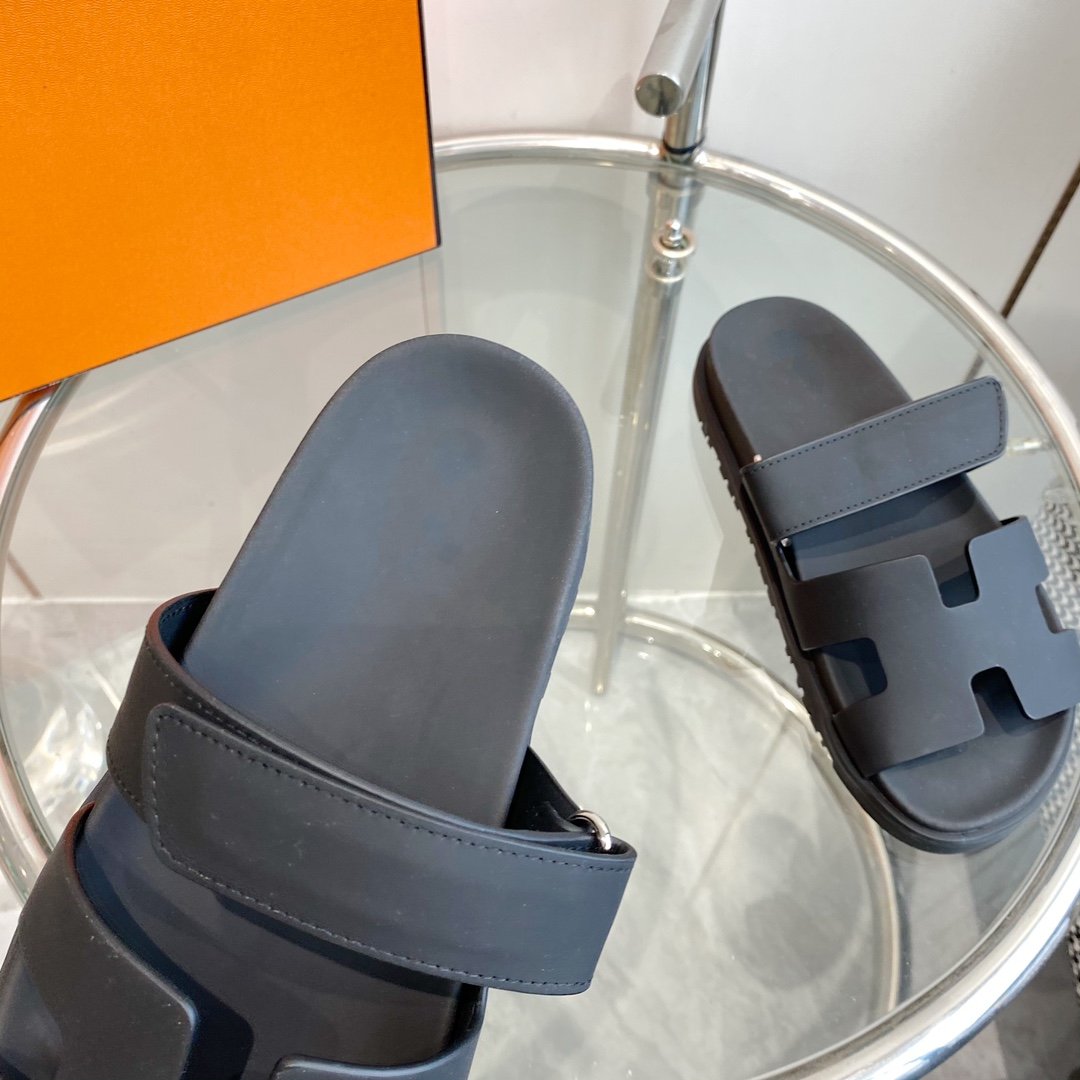 Chypre Sandal Black Mastic Calfskin Leather - 35