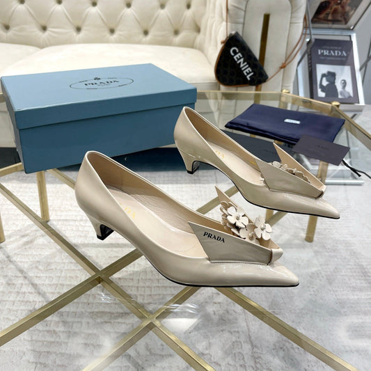 MEDIUM HEEL PUMPS IN BEIGE PATENT CALFSKIN ATTACHED CREATIVE FLOWERS - 34