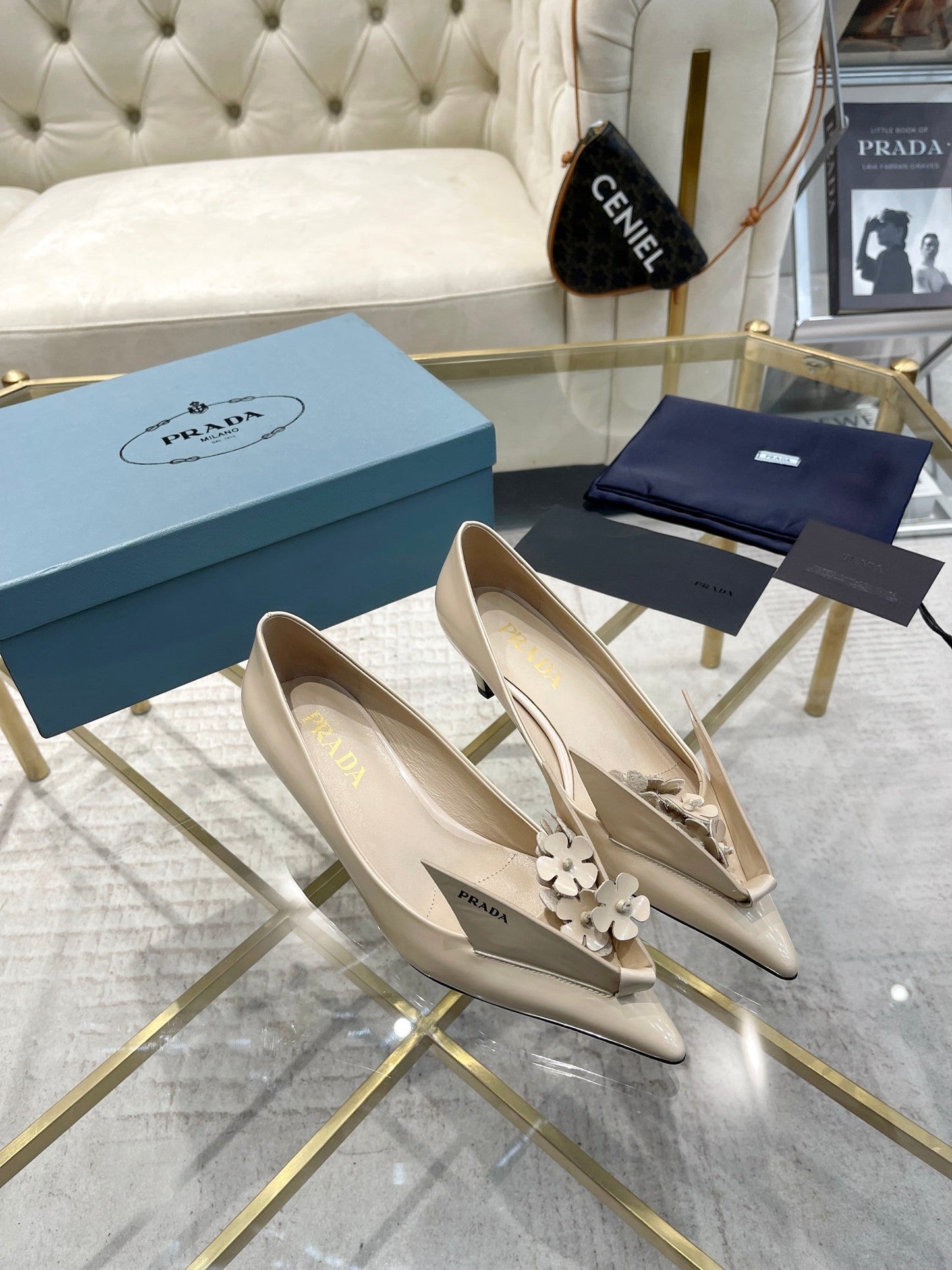 MEDIUM HEEL PUMPS IN BEIGE PATENT CALFSKIN ATTACHED CREATIVE FLOWERS - 34