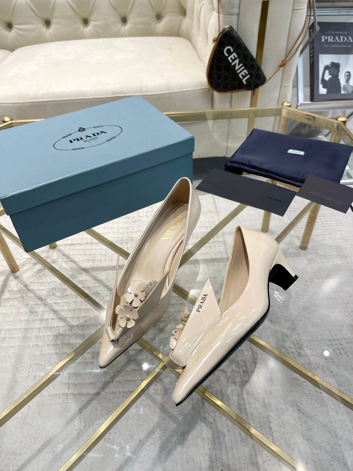 MEDIUM HEEL PUMPS IN BEIGE PATENT CALFSKIN ATTACHED CREATIVE FLOWERS - 34