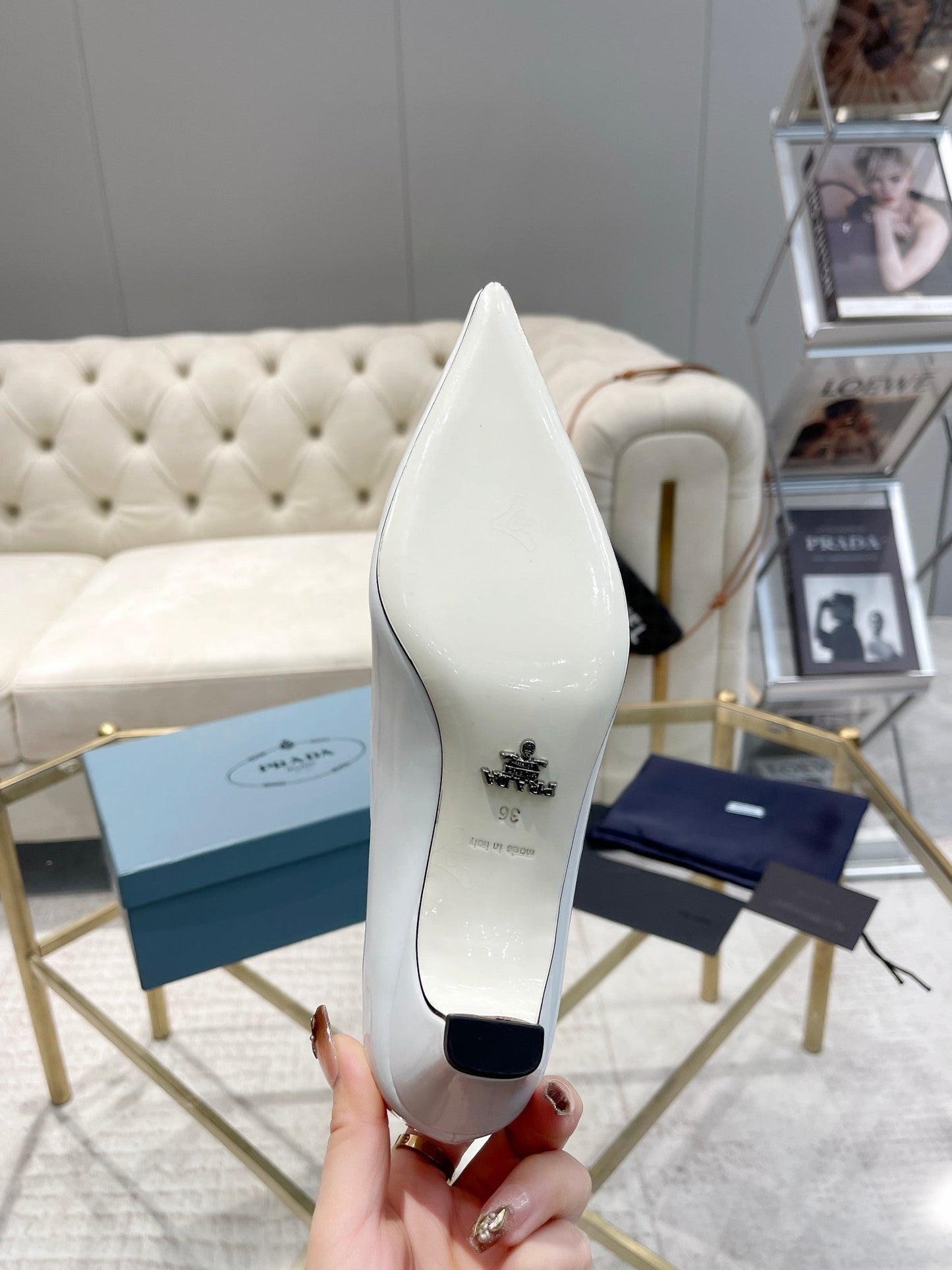 MEDIUM HEEL PUMPS IN WHITE PATENT CALFSKIN ATTACHED CREATIVE FLOWERS - 34