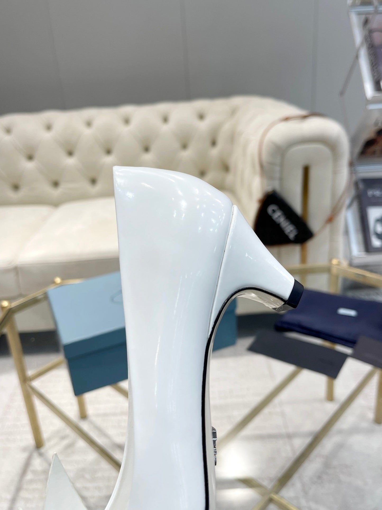 MEDIUM HEEL PUMPS IN WHITE PATENT CALFSKIN ATTACHED CREATIVE FLOWERS - 34