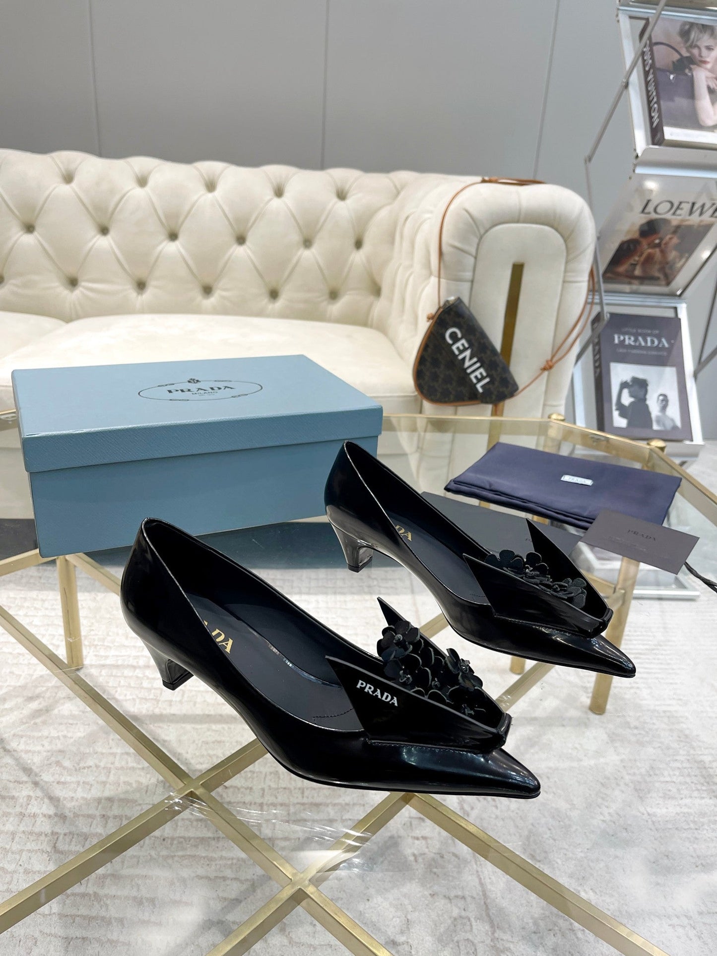 MEDIUM HEEL PUMPS ATTACHED CREATIVE FLOWERS IN BLACK PATENT CALFSKIN - 34