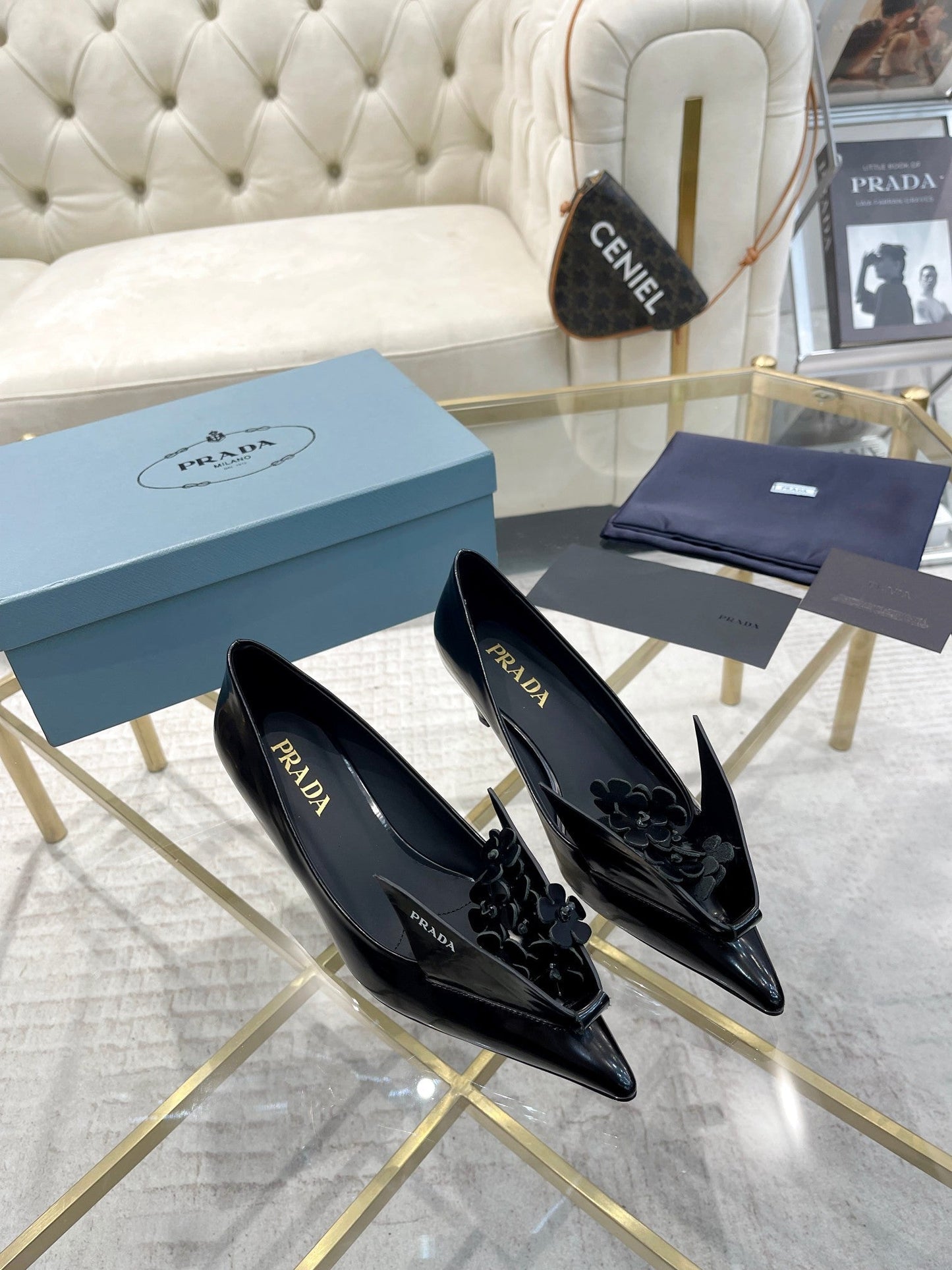 MEDIUM HEEL PUMPS ATTACHED CREATIVE FLOWERS IN BLACK PATENT CALFSKIN - 34