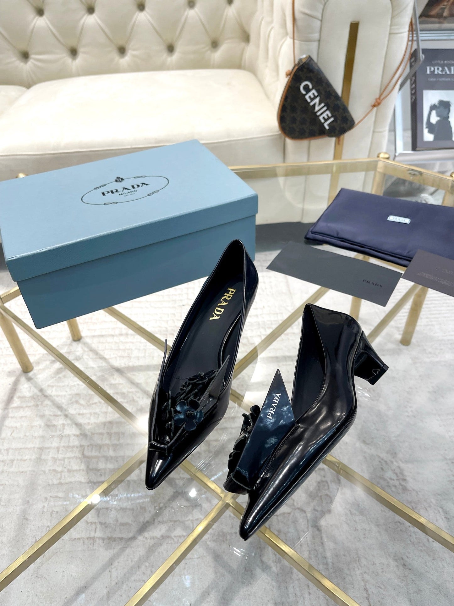 MEDIUM HEEL PUMPS ATTACHED CREATIVE FLOWERS IN BLACK PATENT CALFSKIN - 34