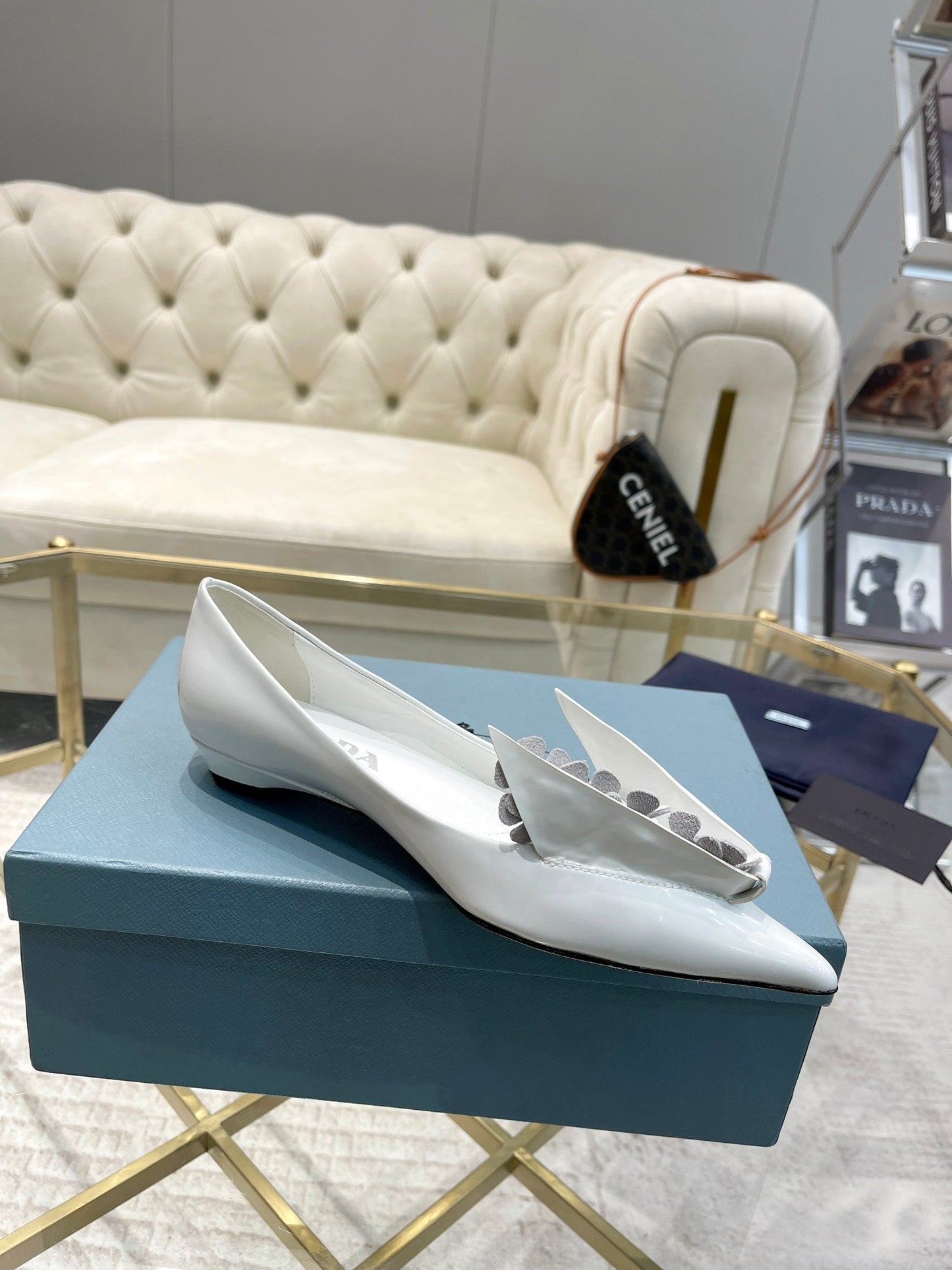 BALLET FLATS ATTACHED CREATIVE FLOWERS IN WHITE PATENT CALFSKIN - 34