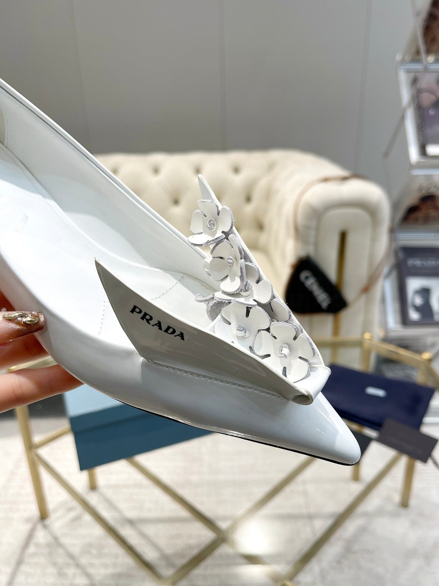 BALLET FLATS ATTACHED CREATIVE FLOWERS IN WHITE PATENT CALFSKIN - 34