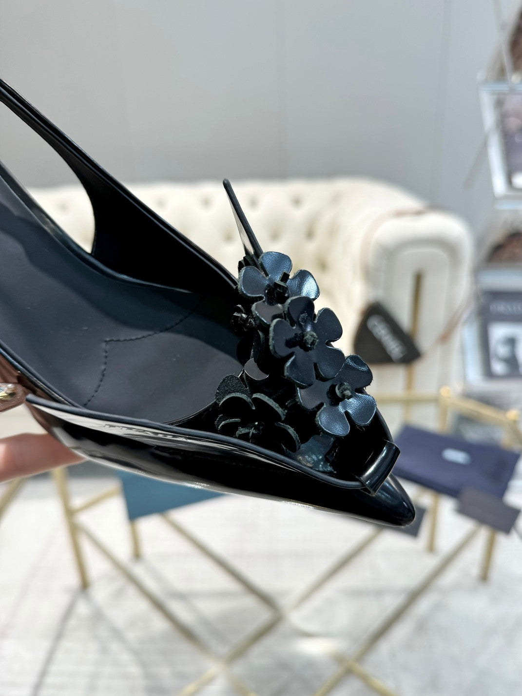 MEDIUM HEEL SLINGBACK ATTACHED CREATIVE FLOWERS IN BLACK PATENT CALFSKIN - 34