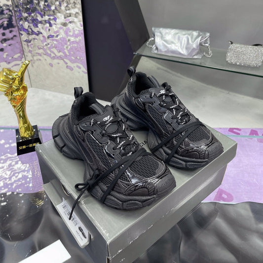3XL SNEAKER IN BLACK MESH AND POLYURETHANE - 35