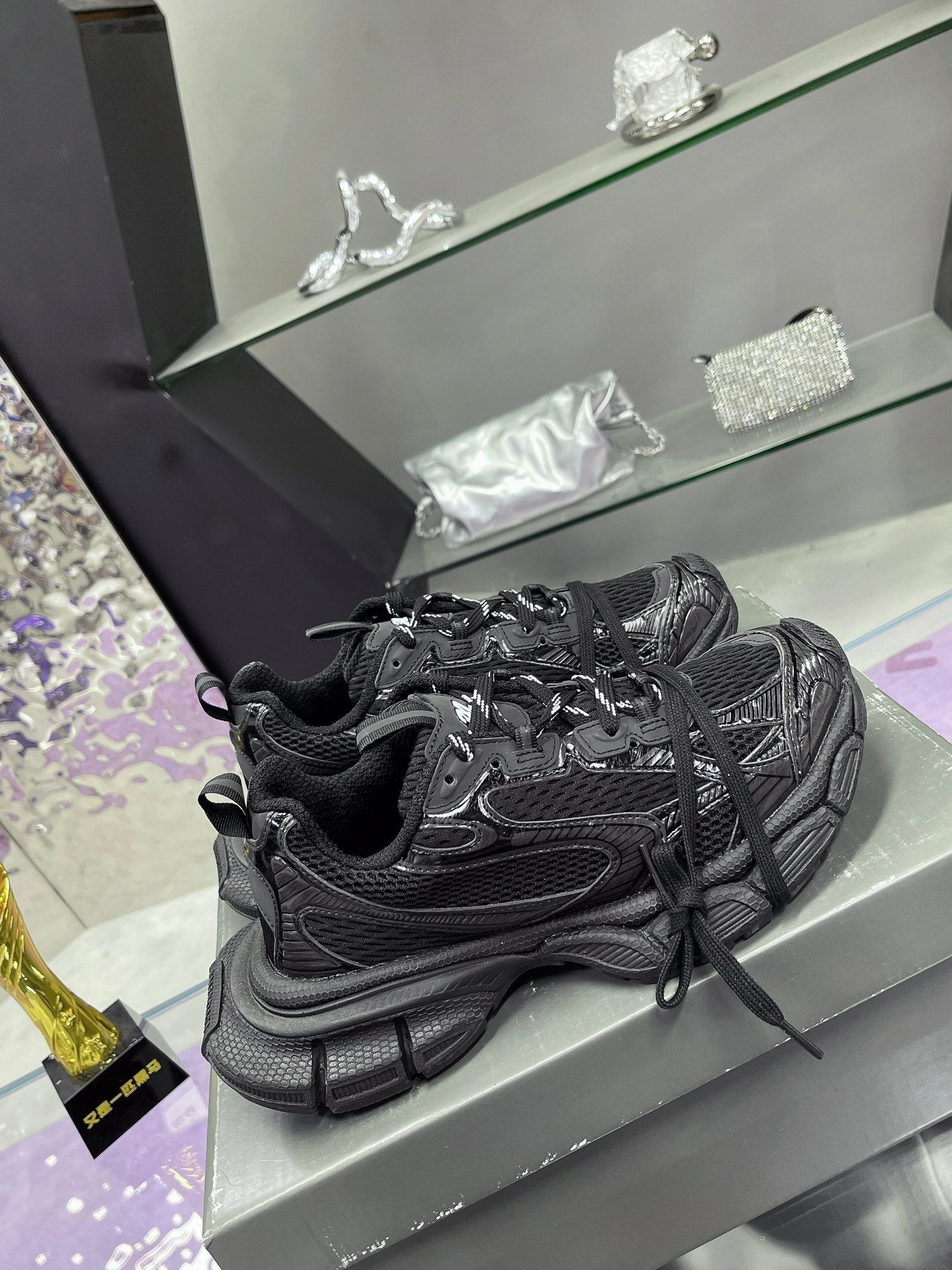 3XL SNEAKER IN BLACK MESH AND POLYURETHANE - 35