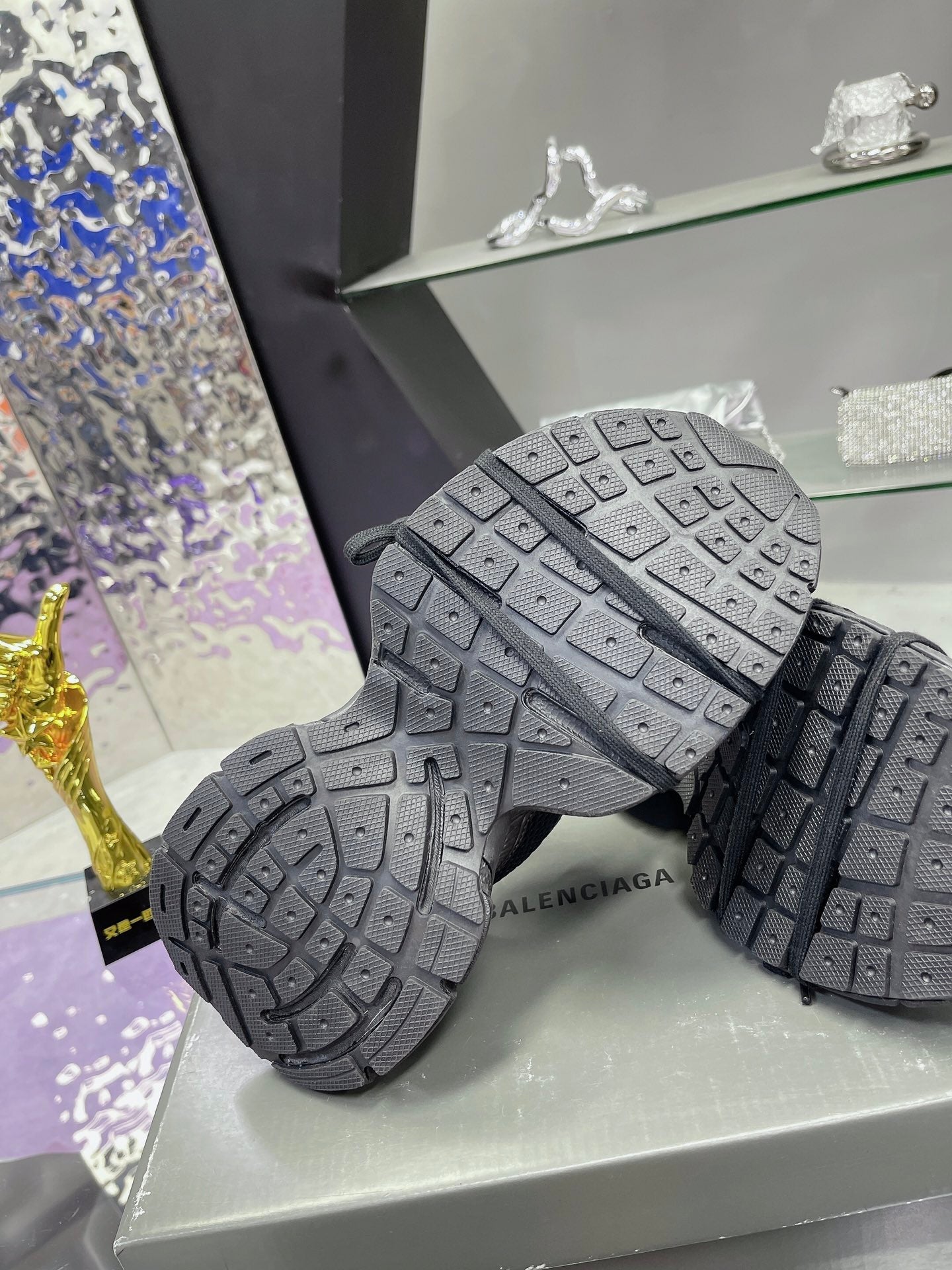 3XL SNEAKER IN BLACK MESH AND POLYURETHANE - 35