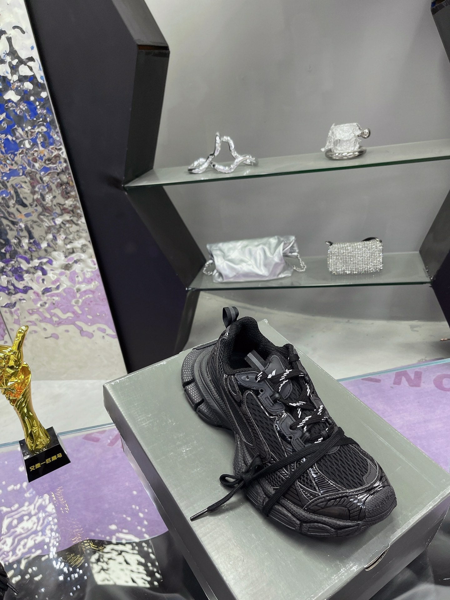 3XL SNEAKER IN BLACK MESH AND POLYURETHANE - 35