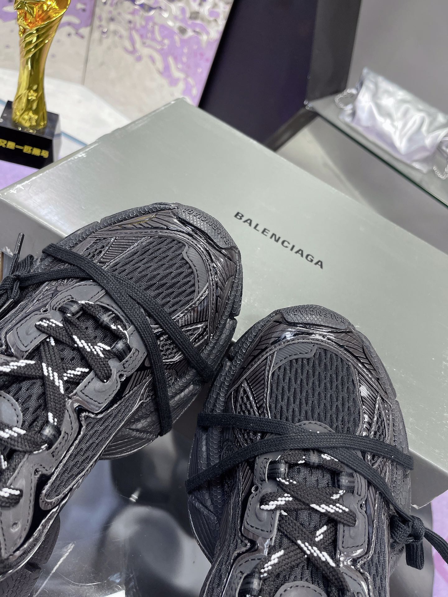 3XL SNEAKER IN BLACK MESH AND POLYURETHANE - 35