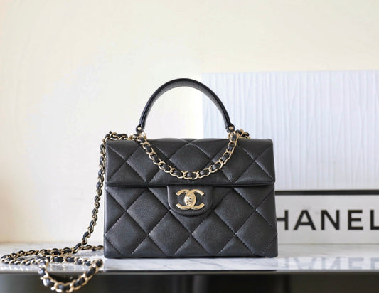 СУМКА CHANEL 25S FLAP BAG 21 СМ З ЧОРНОЇ ОВЕЧОЇ ШКІРИ ІЗ ЗОЛОТИСТОЮ ФУРНІТУРОЮ