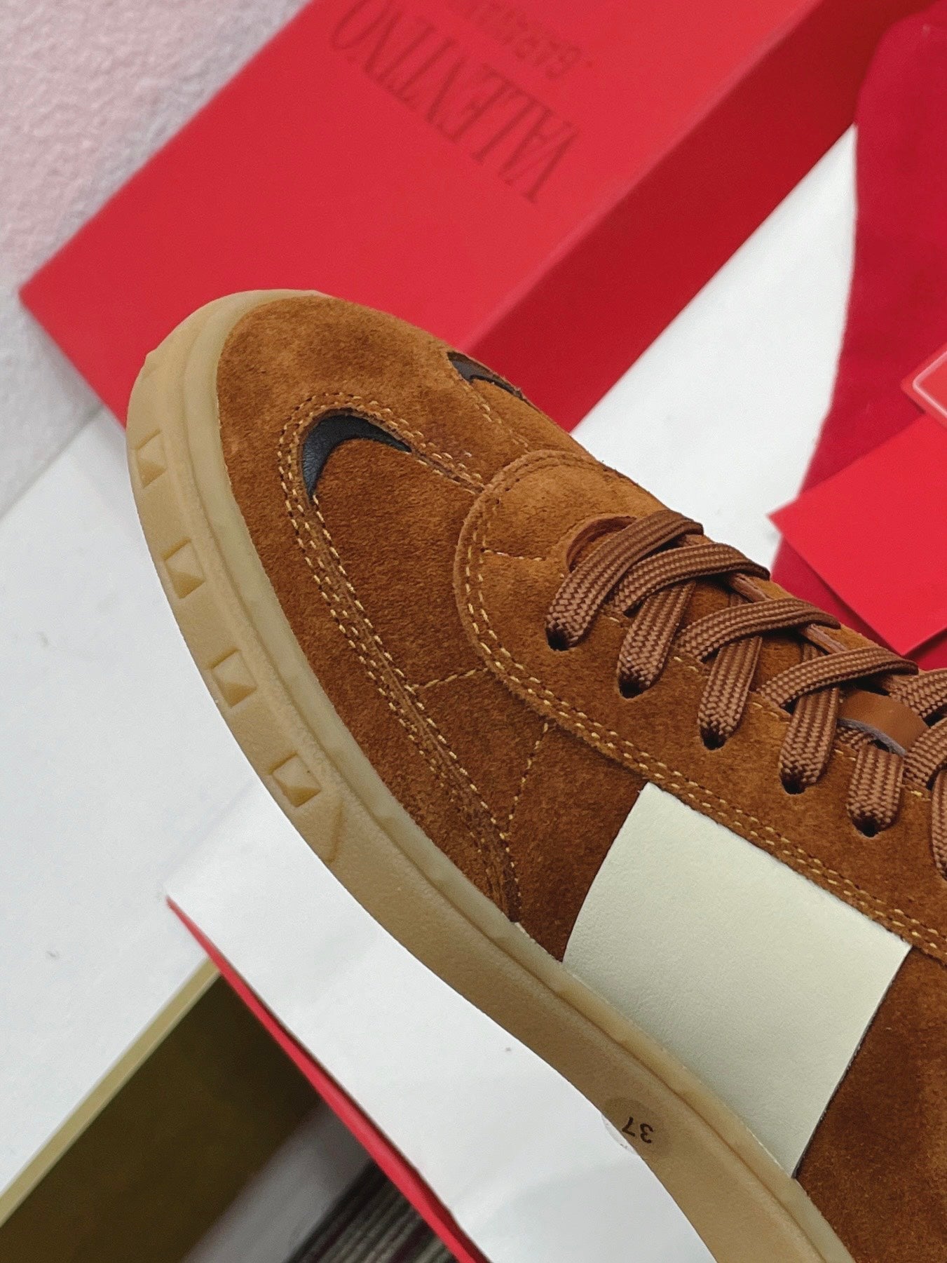 UPVILLAGE LOW TOP SNEAKER IN SYRUP BROWN SUEDE - 35