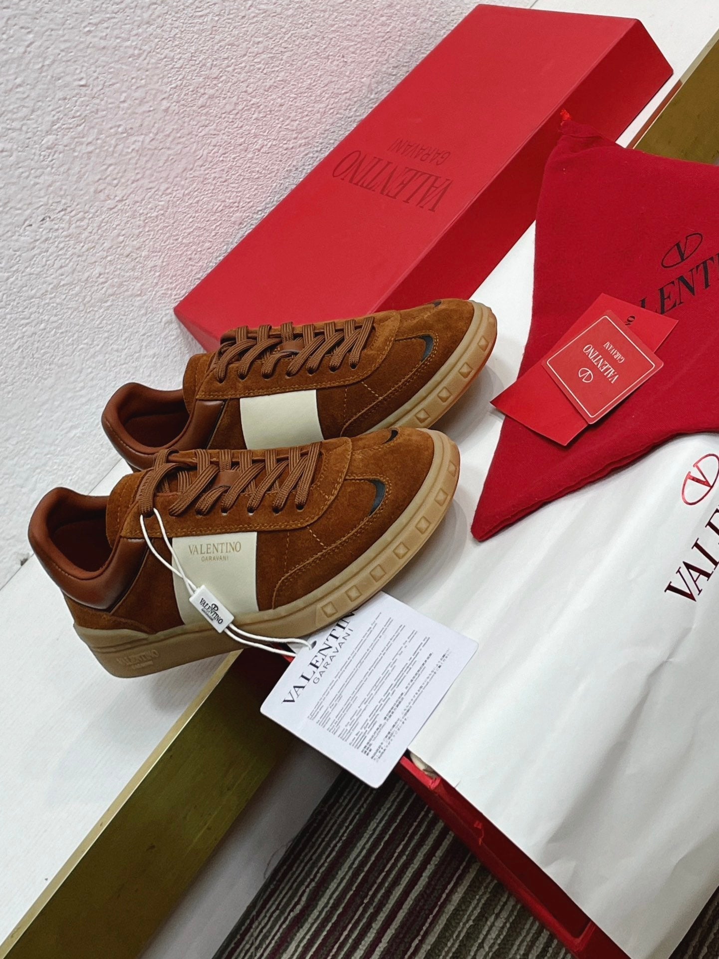 UPVILLAGE LOW TOP SNEAKER IN SYRUP BROWN SUEDE - 35
