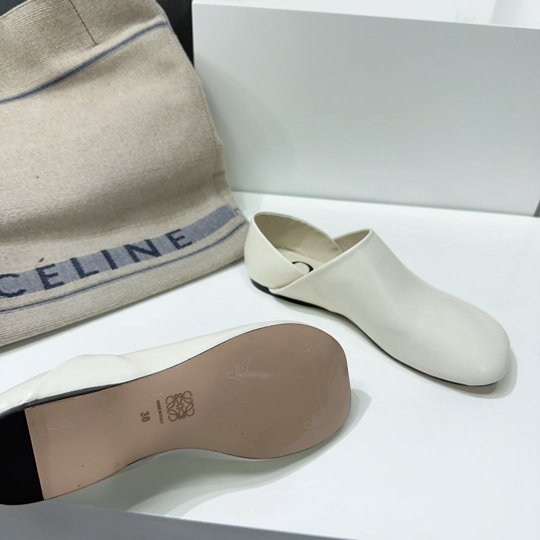 Toy slipper in white goatskin - 35