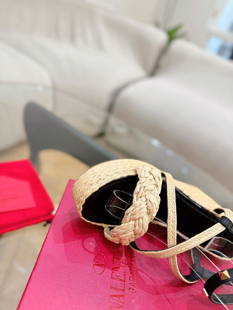 GARAVANI ROCKSTUD WEDGE SANDALS IN BLACK CALFSKIN AND BEIGE RAFFIA - 35