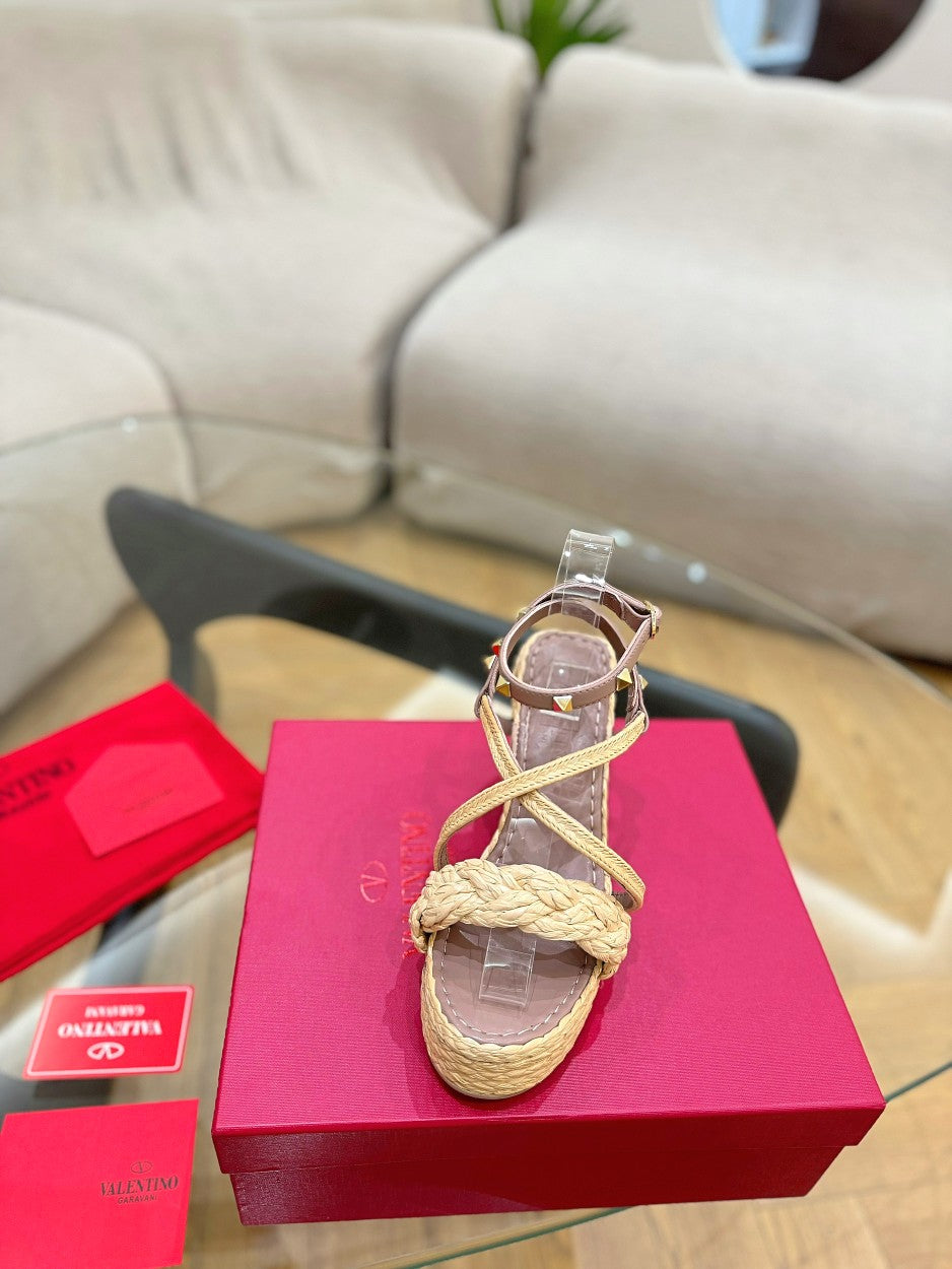 GARAVANI ROCKSTUD WEDGE SANDALS IN ROSY BROWN CALFSKIN AND BEIGE RAFFIA - 35